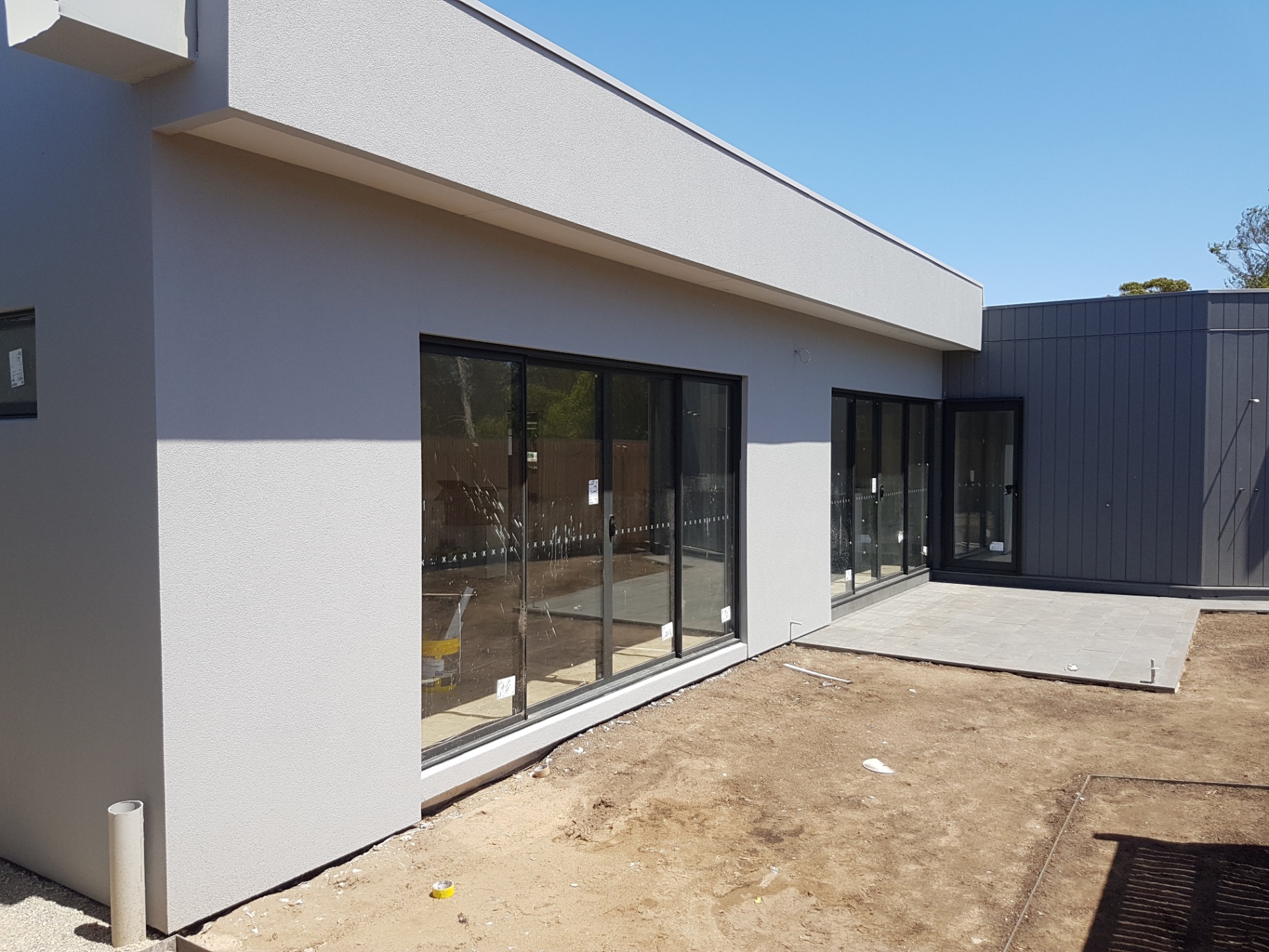 Modern smooth rendered courtyard extension with large sliding doors, Melbourne VIC