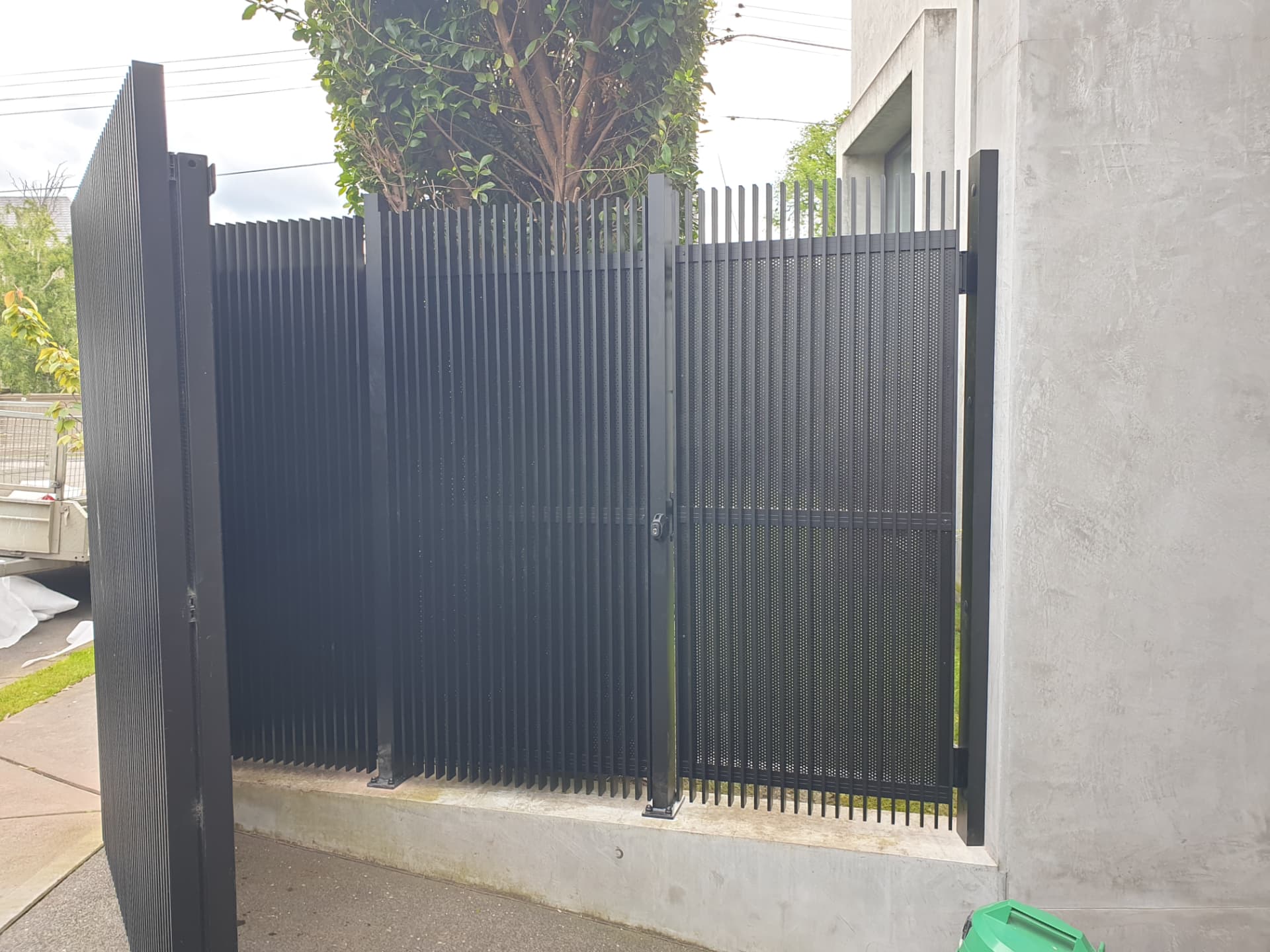 Aluminium fence and gate installation in Melbourne by MMR